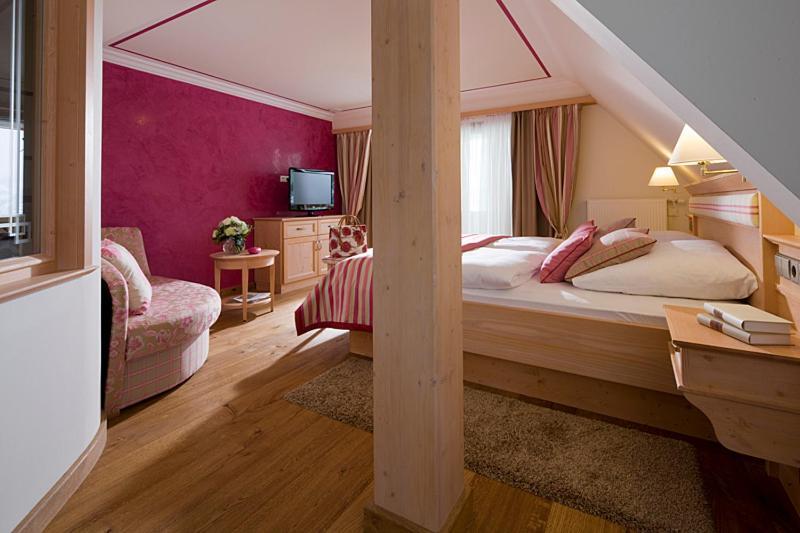 Hotel Roessle Bernau im Schwarzwald Pokoj fotografie
